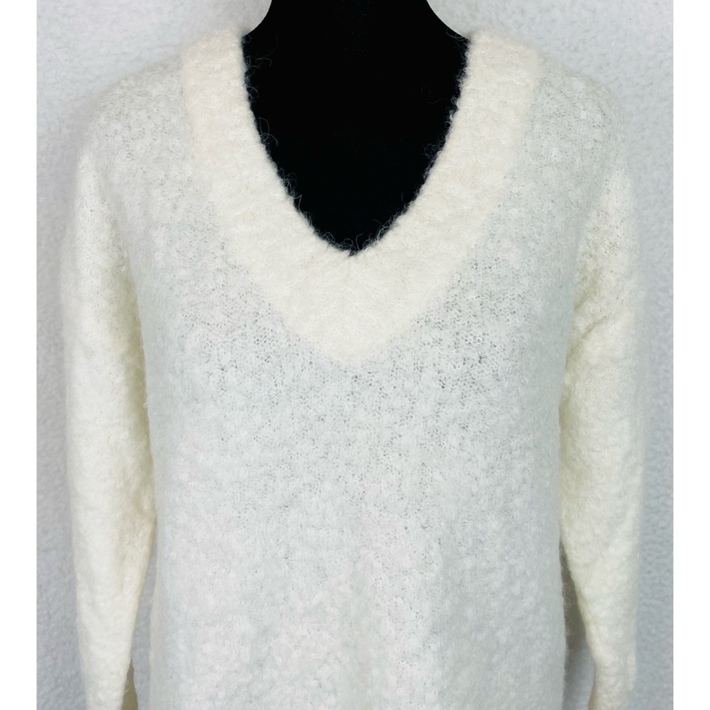 WILFRED • Aritzia Off-White/Cream Marseille Alpaca V-Neck Pullover Sweater, S - Picture 3 of 16